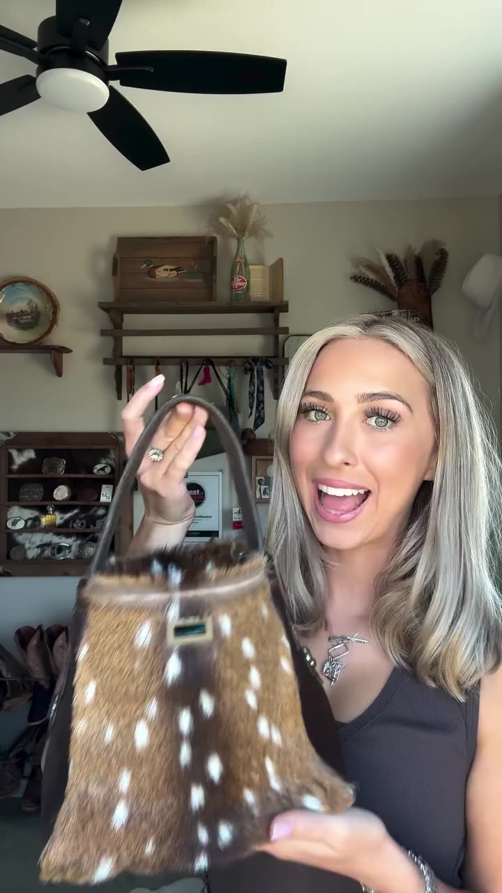 What’s inside Morgan’s signature Criobella bag?? ⚡️💕 . #hbxmorgannicole…