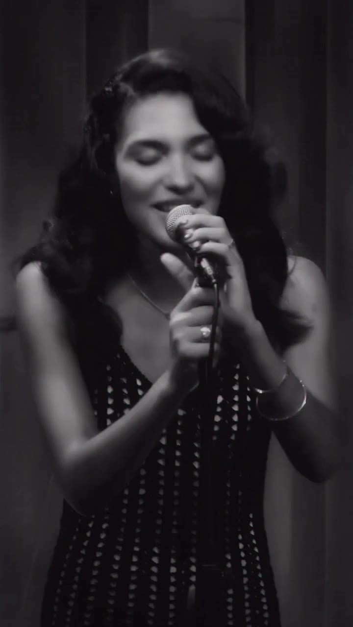 Who remembers the first time they heard So Easy (To Fall In Love)? 💗