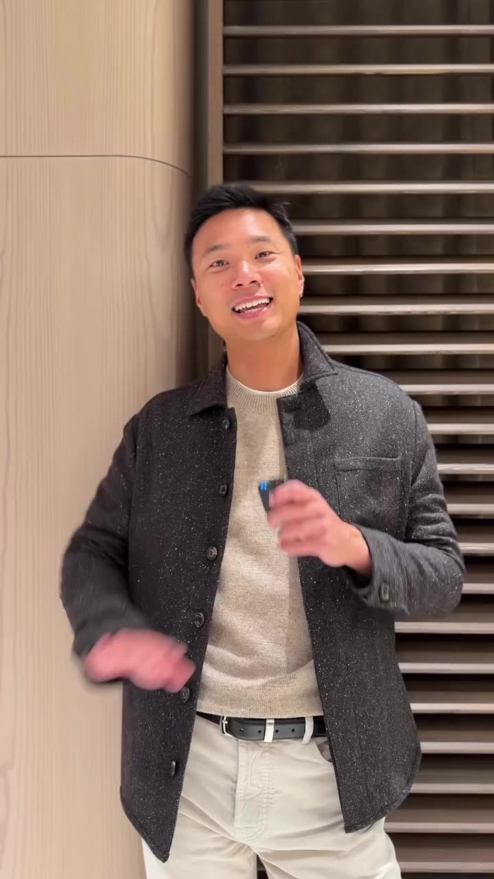 Notre directeur des Tendances mode Holt, @tosephjang, présente l’une des…