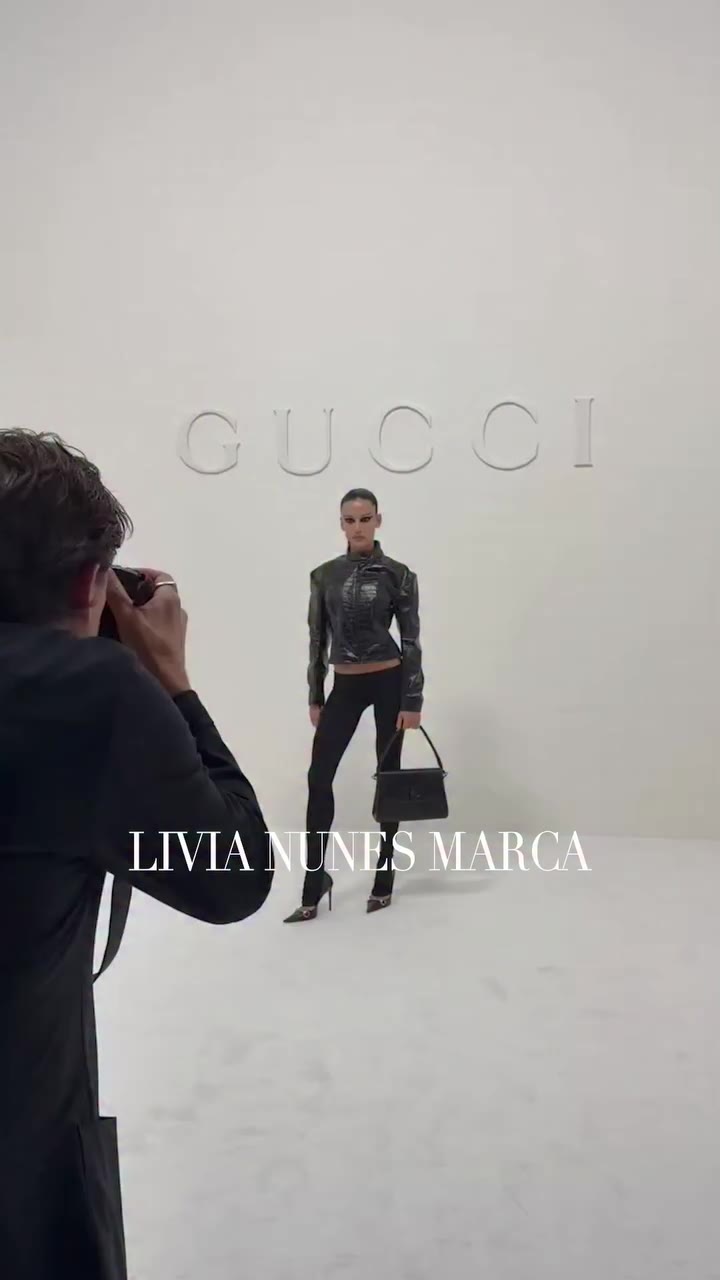 Poderosa! Livia Nunes foi uma das convidadas especiais do desfile da Gucci…