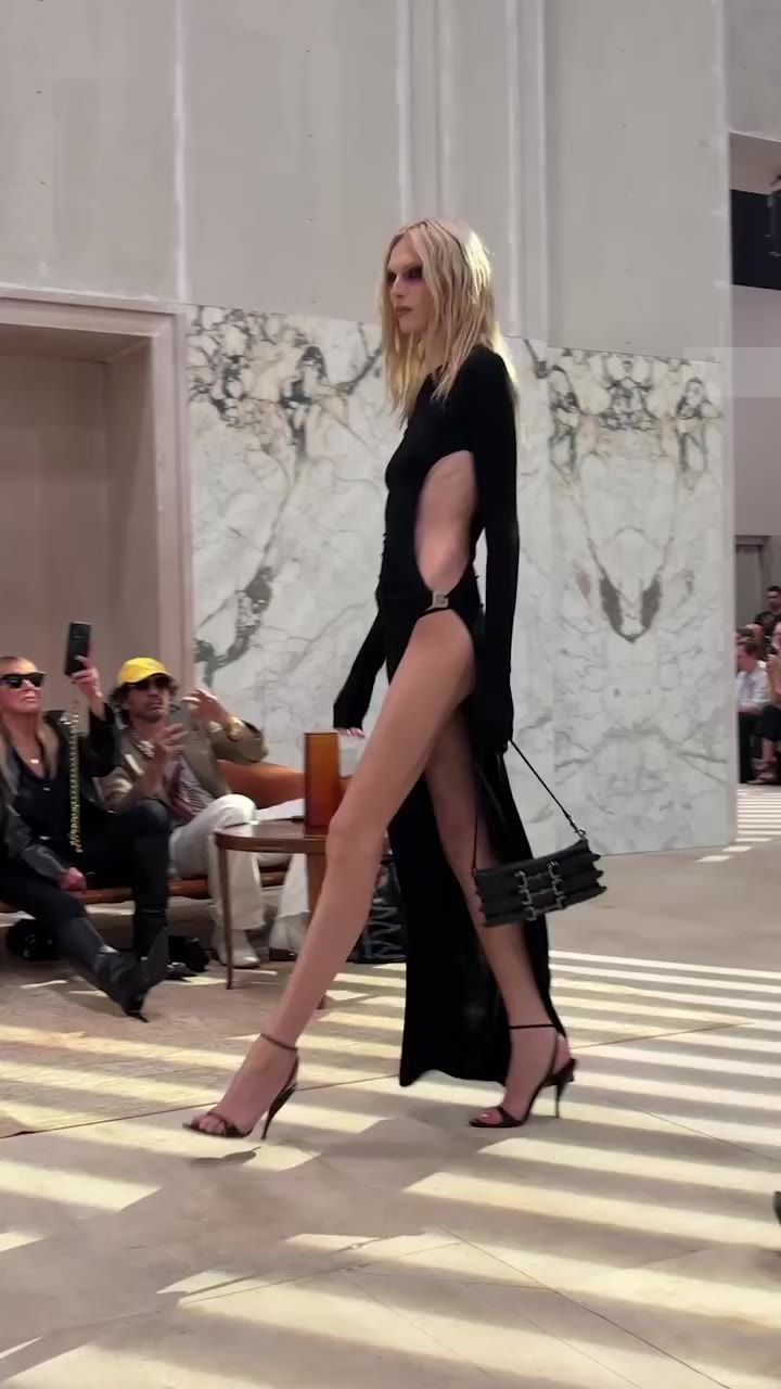 Held in Milan this afternoon, Demna’s sophomore runway show for @Gucci took…