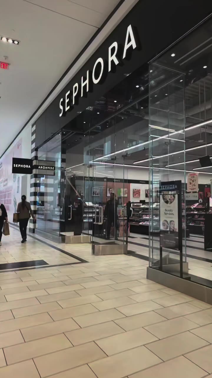📍 SEPHORA (fashion district) MARC JACOBS BEAUTY IS BACK! This Saturday, come…