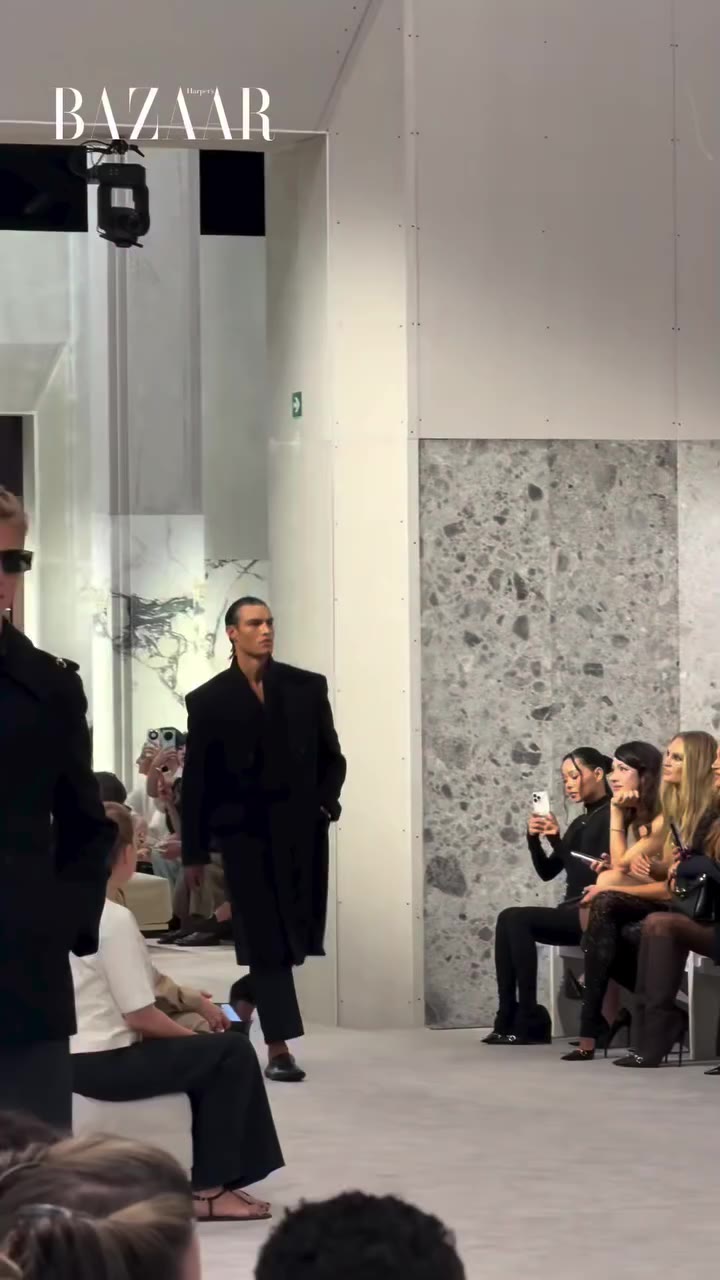 ¡Una nueva visión de @gucci toma forma! Con ‘The Store Show’, @demna presenta…