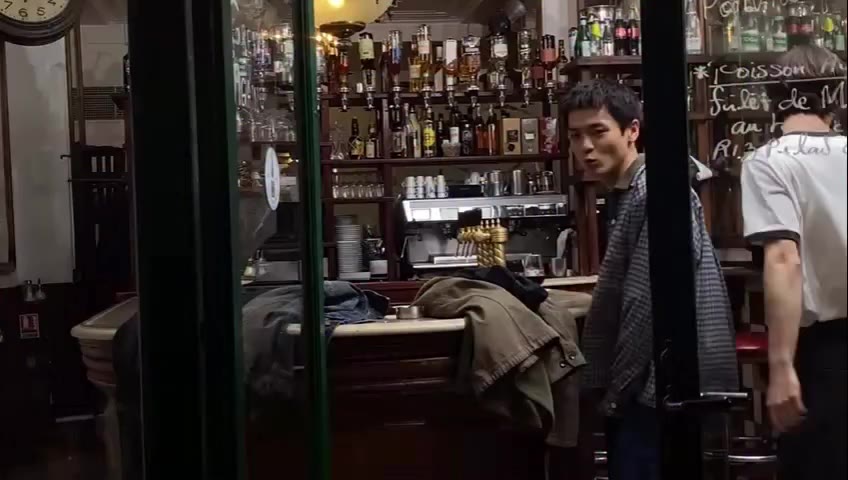11 pm at Au petit fer á cheval