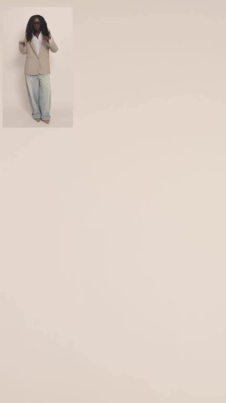 1 pair of jeans, 9 different ways, just under two hours to wait 🤭 Drops this…