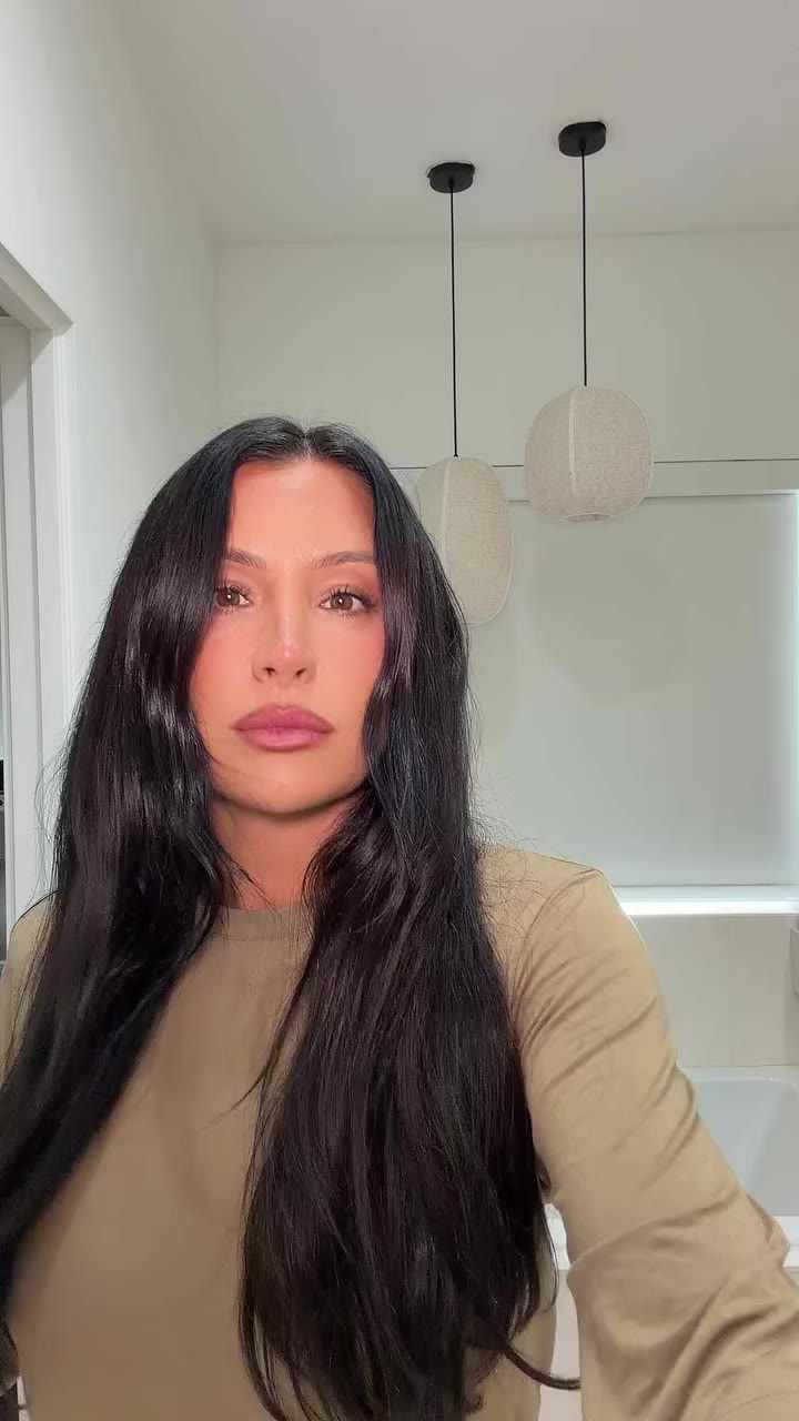 Sometimes less is more 🥰 wearing @shae__hair in 18” Espresso Brown. I used a…