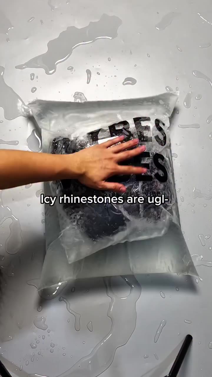 They said rhinestones are ugly…we’re here to prove you wrong 🤝🤝 #streetwear…
