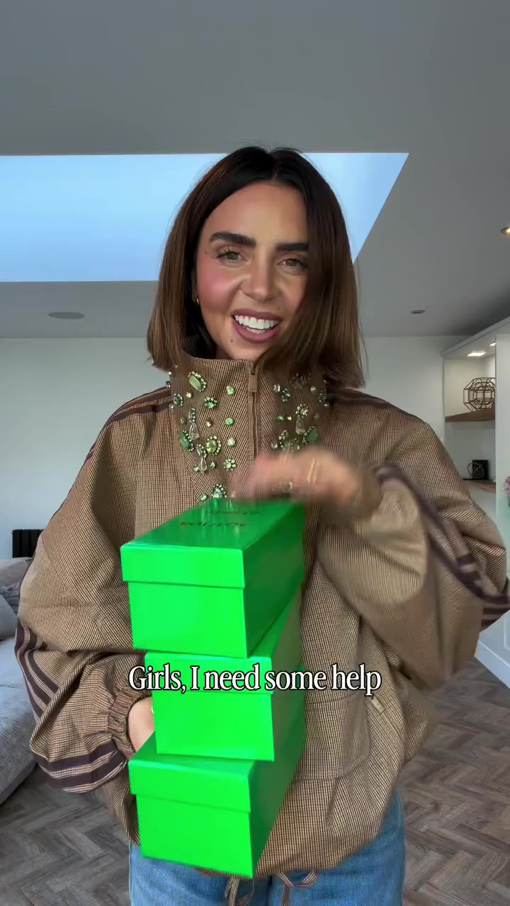 Our fave girl trying on new Bottega Veneta Sunglasses!! 💚 Thank you so much…