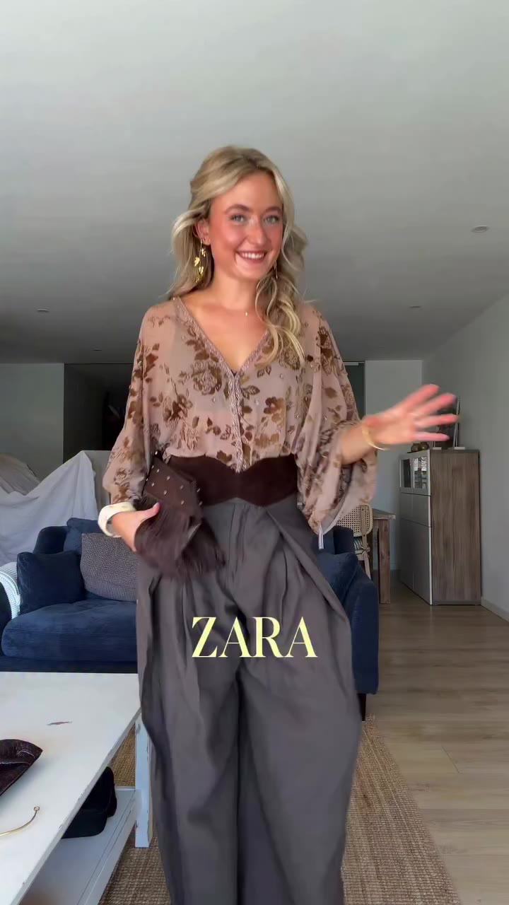 han repuesto esta blusita de flores viral de Zara y yo solo os podía enseñar 3…
