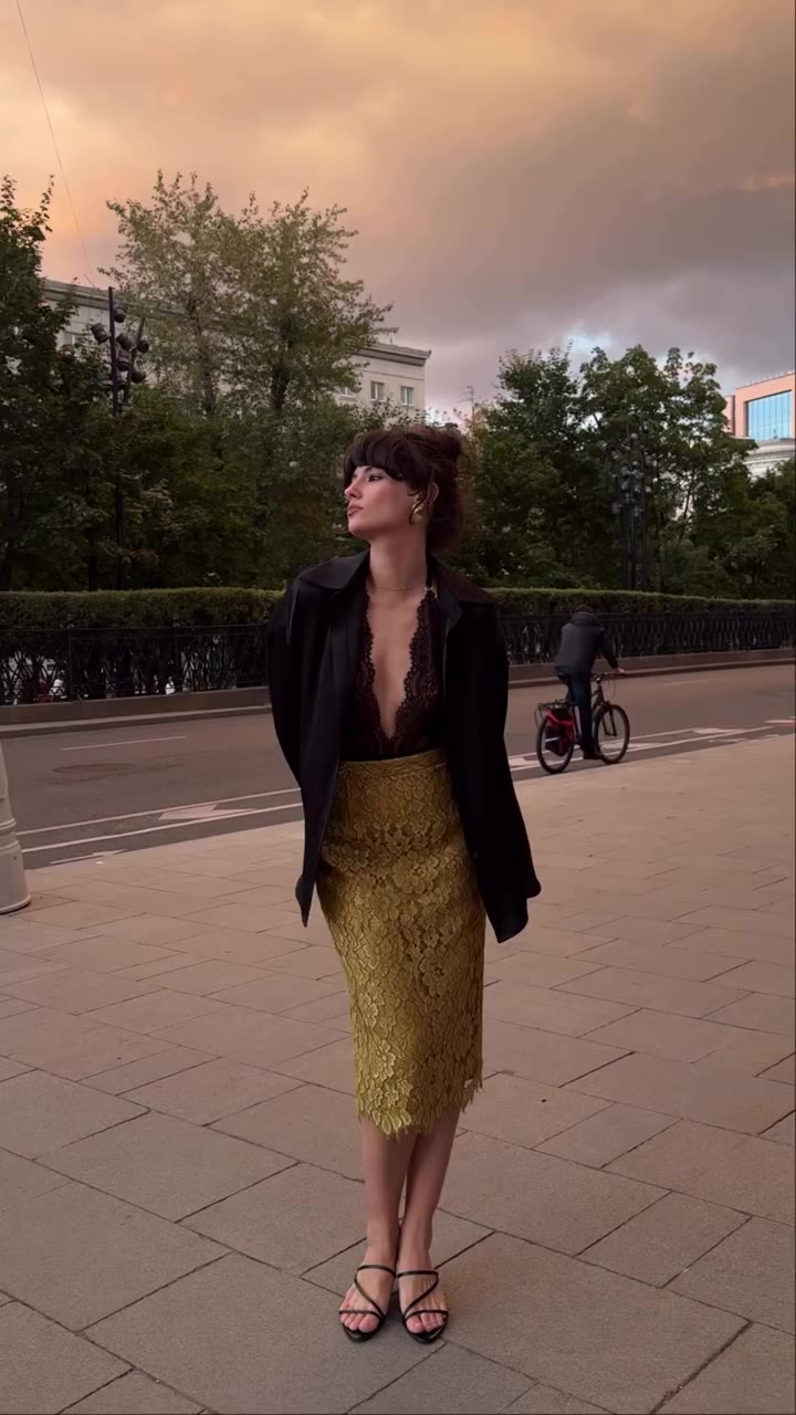 Клара в юбке бестселлере 💛 Ищите на сайте (ссылка в шапке профиля)