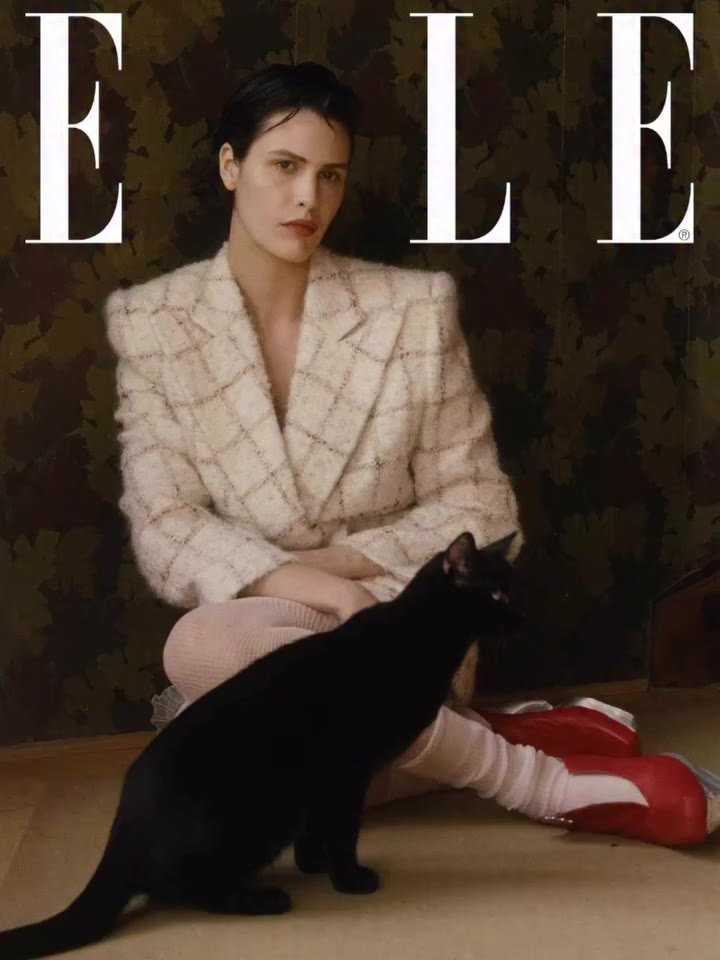#DigitalCover ~ High fashion, but make it cozy. Český design, kočičí…