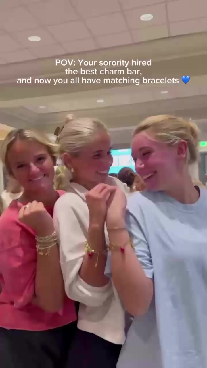 150 bracelets for the ZTA girls at Alabama 💙 Your sign to book a charm bar…
