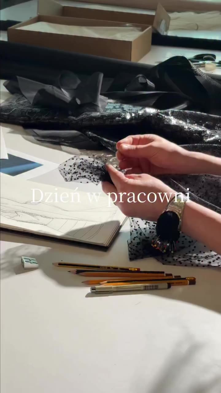To tutaj, niezmiennie od 33 lat szyję dla Was ubrania na miarę, a teraz…