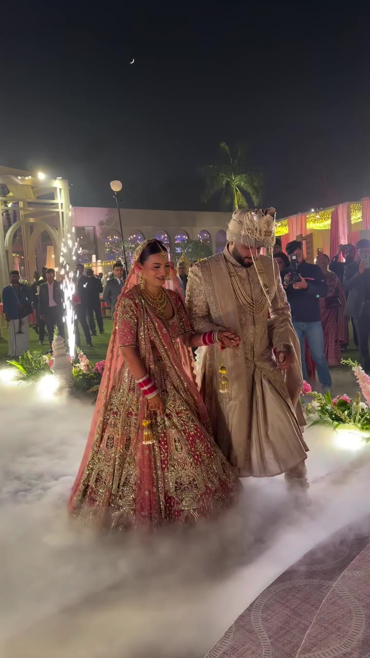 𝗠𝘂𝗸𝘂𝗹 𝗔𝗿𝗼𝗿𝗮 𝗕𝗿𝗶𝗱𝗲 Kriti Khanna @kritikhanna03 DELHI…