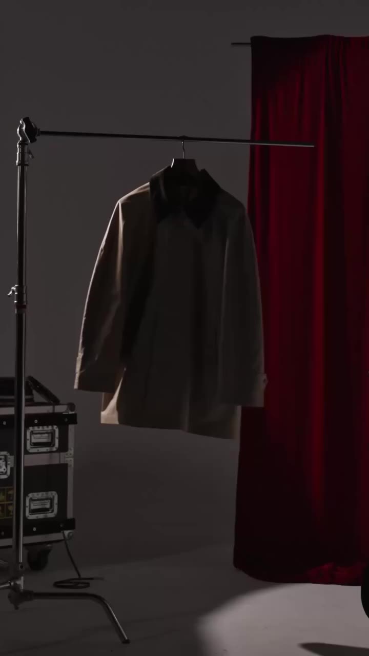 Les blousons et les vestes entrent en scène. Face aux premiers vents, les…