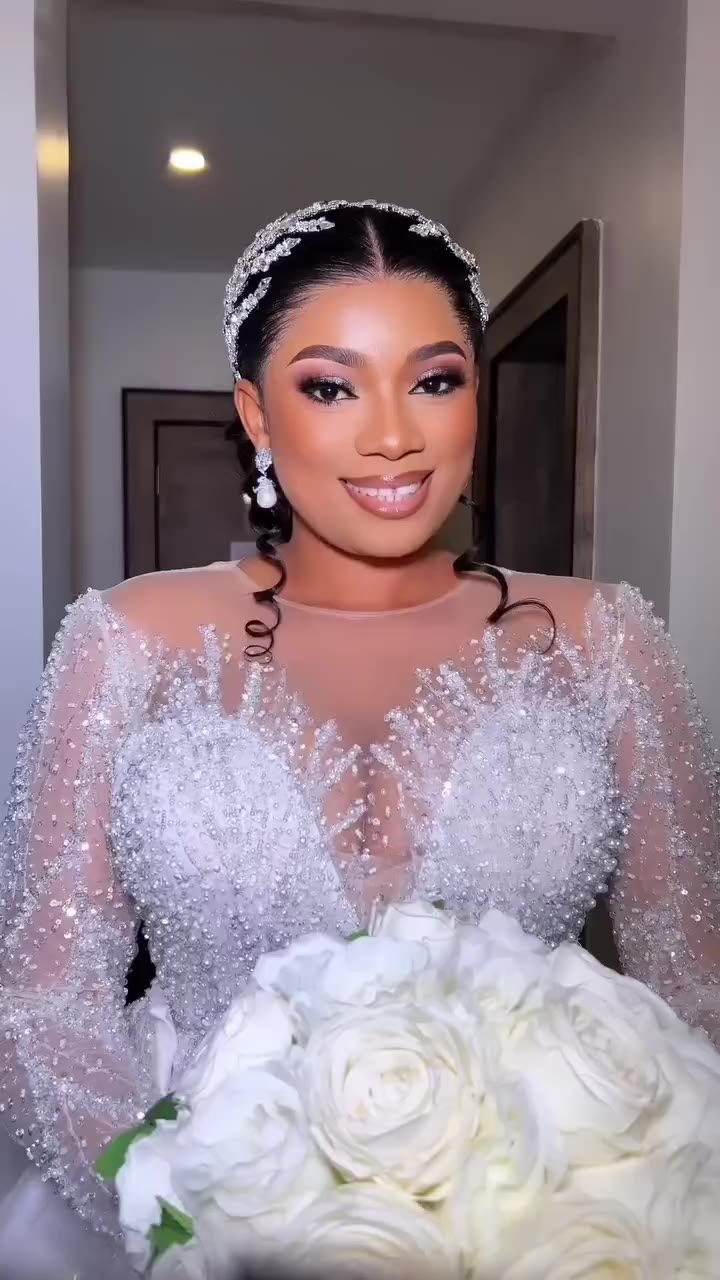 STUNNING #LACHARISBRIDE WEDDING DRESS AND ACCESSORIES @LACHARISNIGERIA