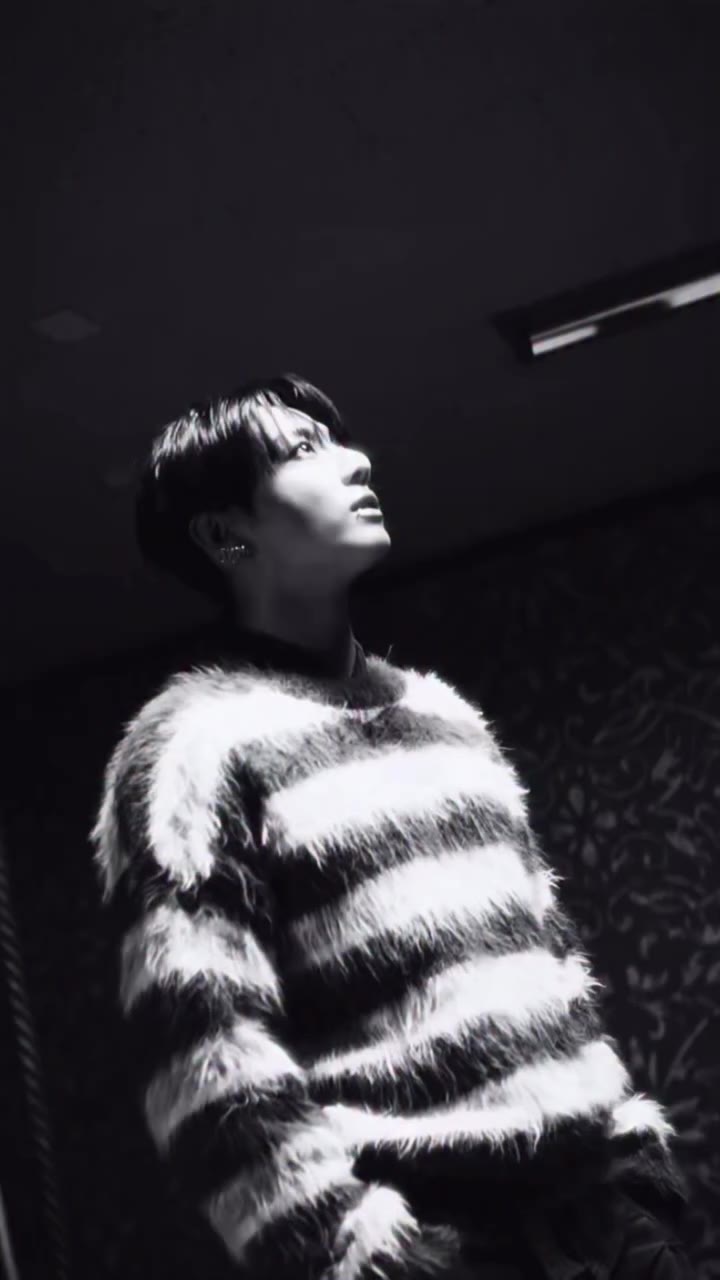#Vogue音樂 BTS無預警釋出〈Merry Go Around〉MV！這大概是給ARMY的中秋節禮物吧。 #BTS #MerryGoAround