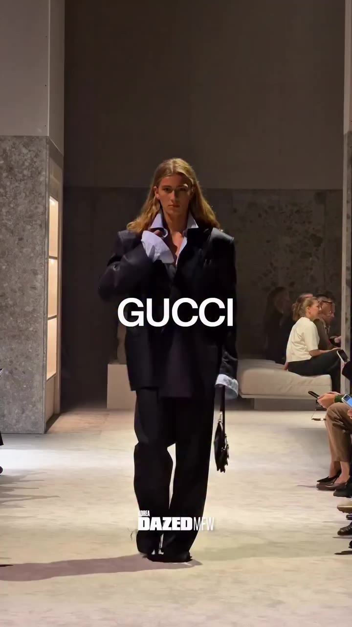 뎀나 #협찬 @gucci 스토어는 이상한 곳이다. 돈만 있으면 누구나 들어갈 수 있다고 해놓고, 사실은 들어서는 순간부터 사람을 분류한다…