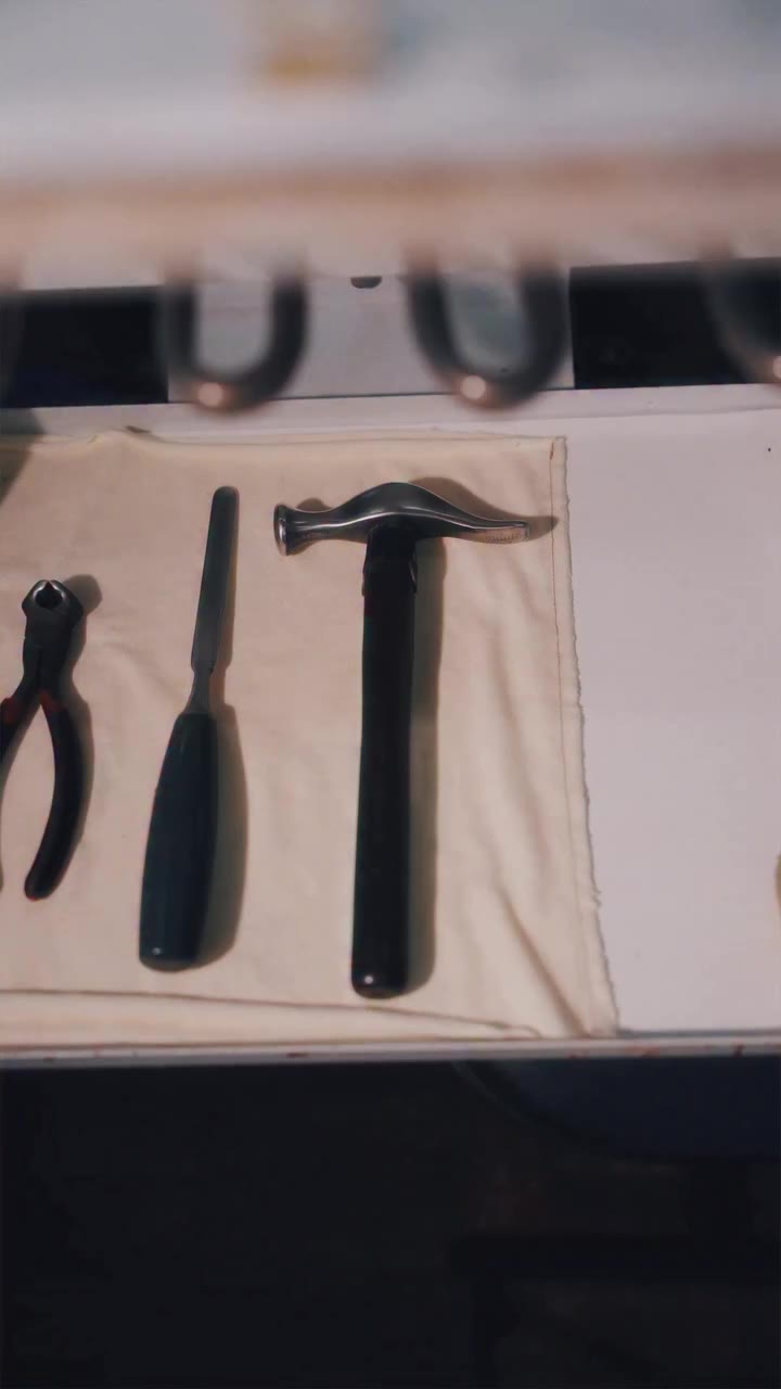 Obcecados por fazer sapatos que fazem a diferença. Do primeiro desenho aos…