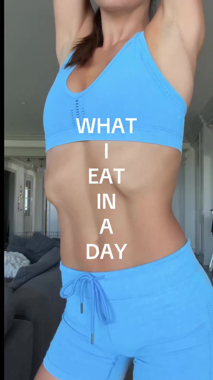 How I fuel my body during a busy modeling week🫐🥚🥕 Also fave workout set of…
