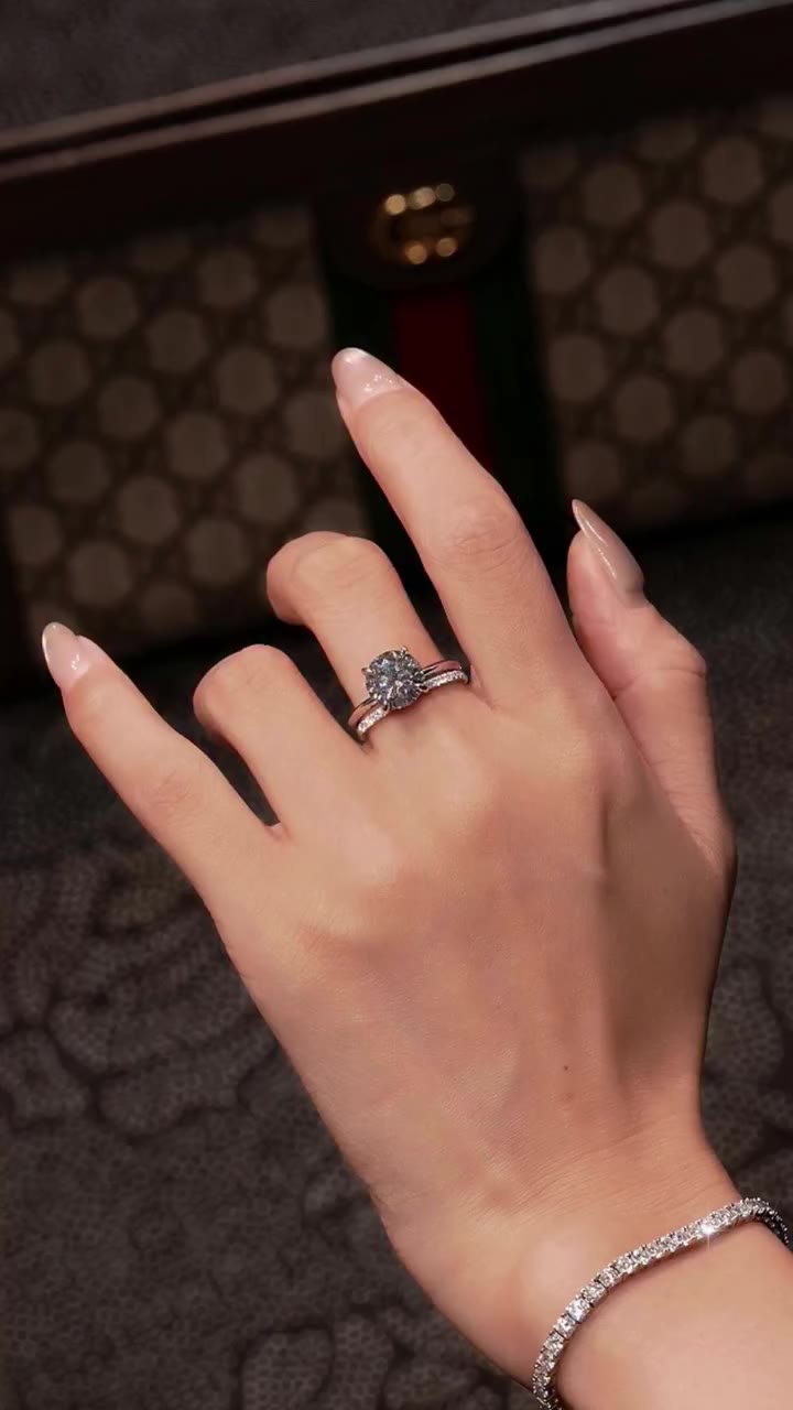 Your dream ring—YES or NO? 💍 #engamentrings #diamonds #labgrowndiamonds