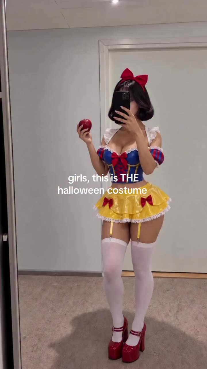 HOT ON TIKTOK ♥️ @internetangell1 in the Apple Princess Lingerie Costume
