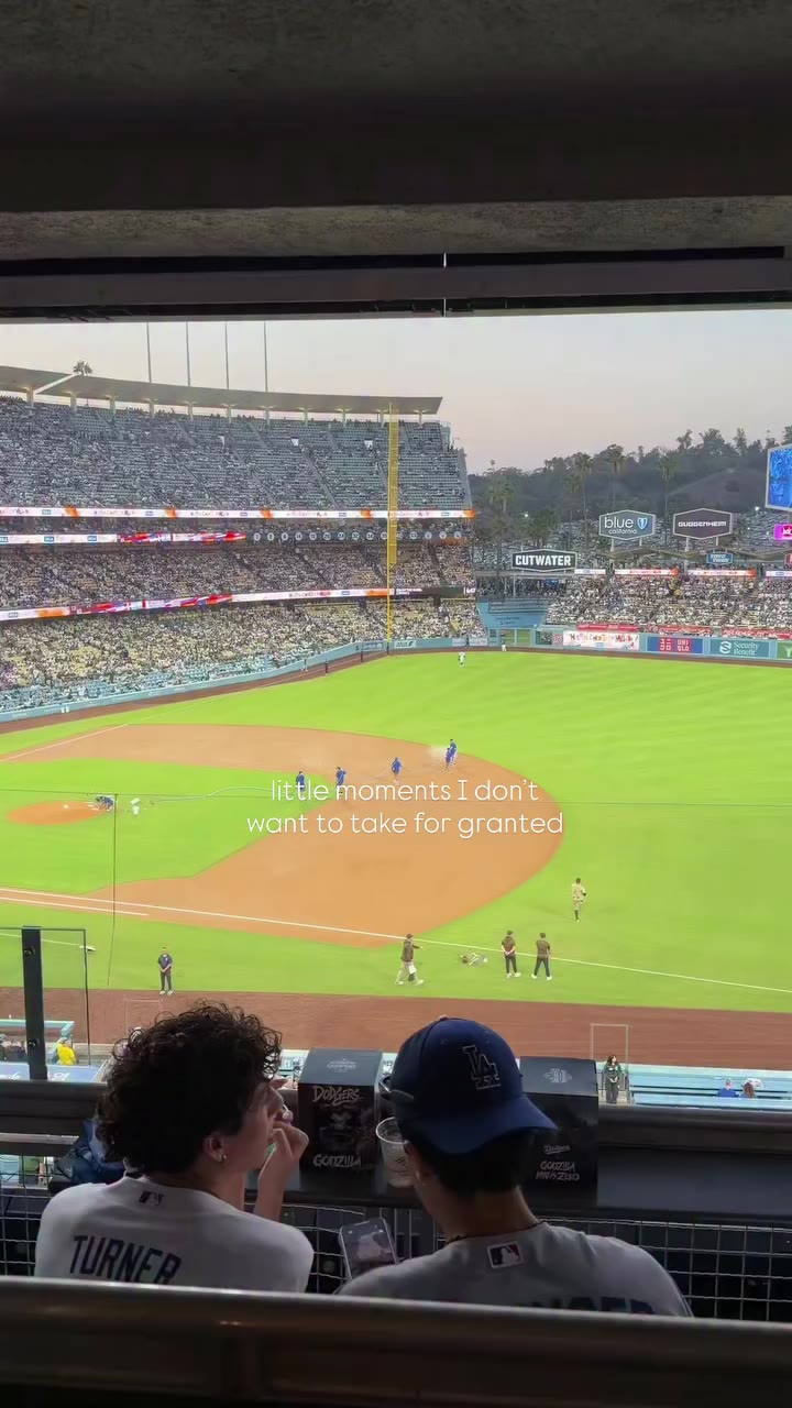 LA said game night. We said make it a look. 💙⚾️