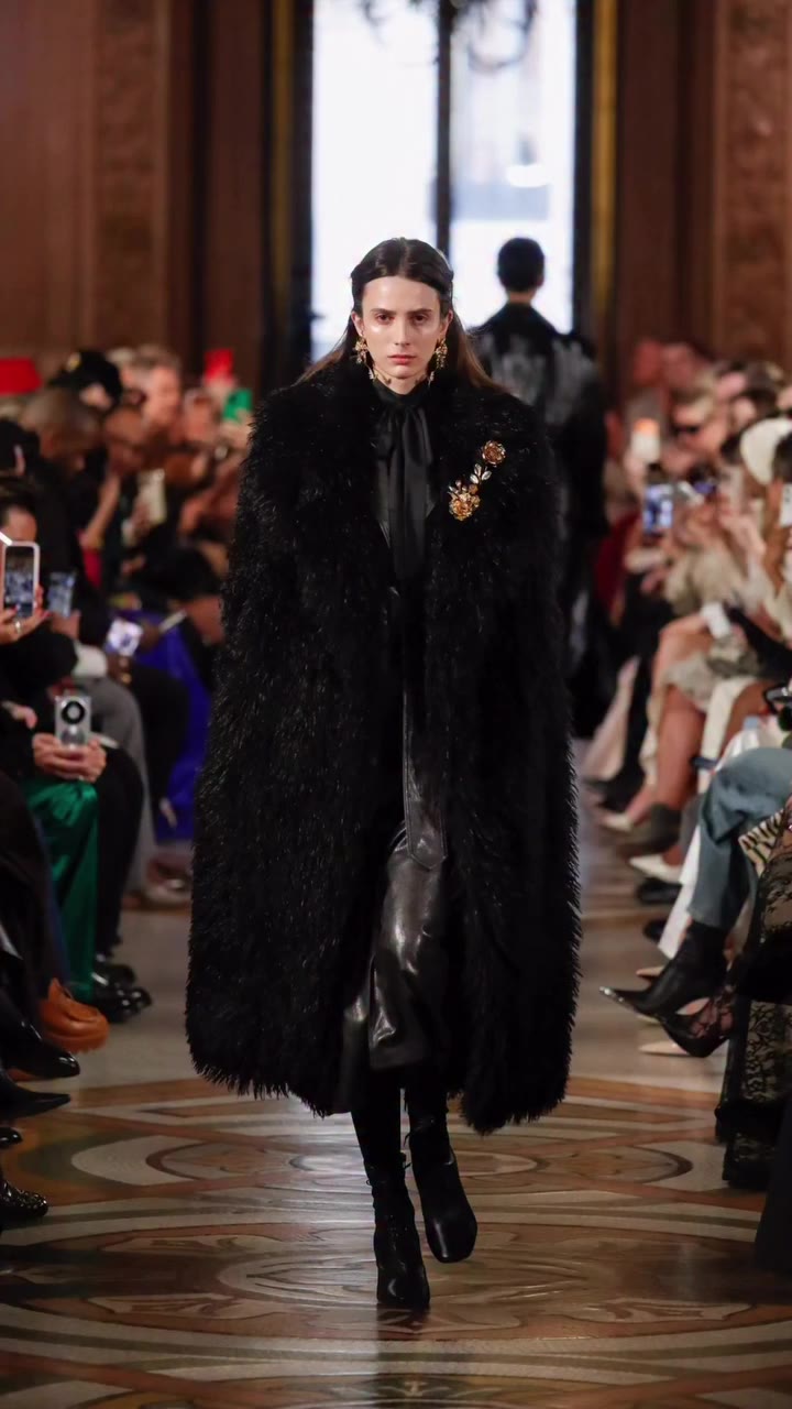 Go big or go home 🖤 Kallie Coat #KobiHalperin #Paris #Runway #Fall26