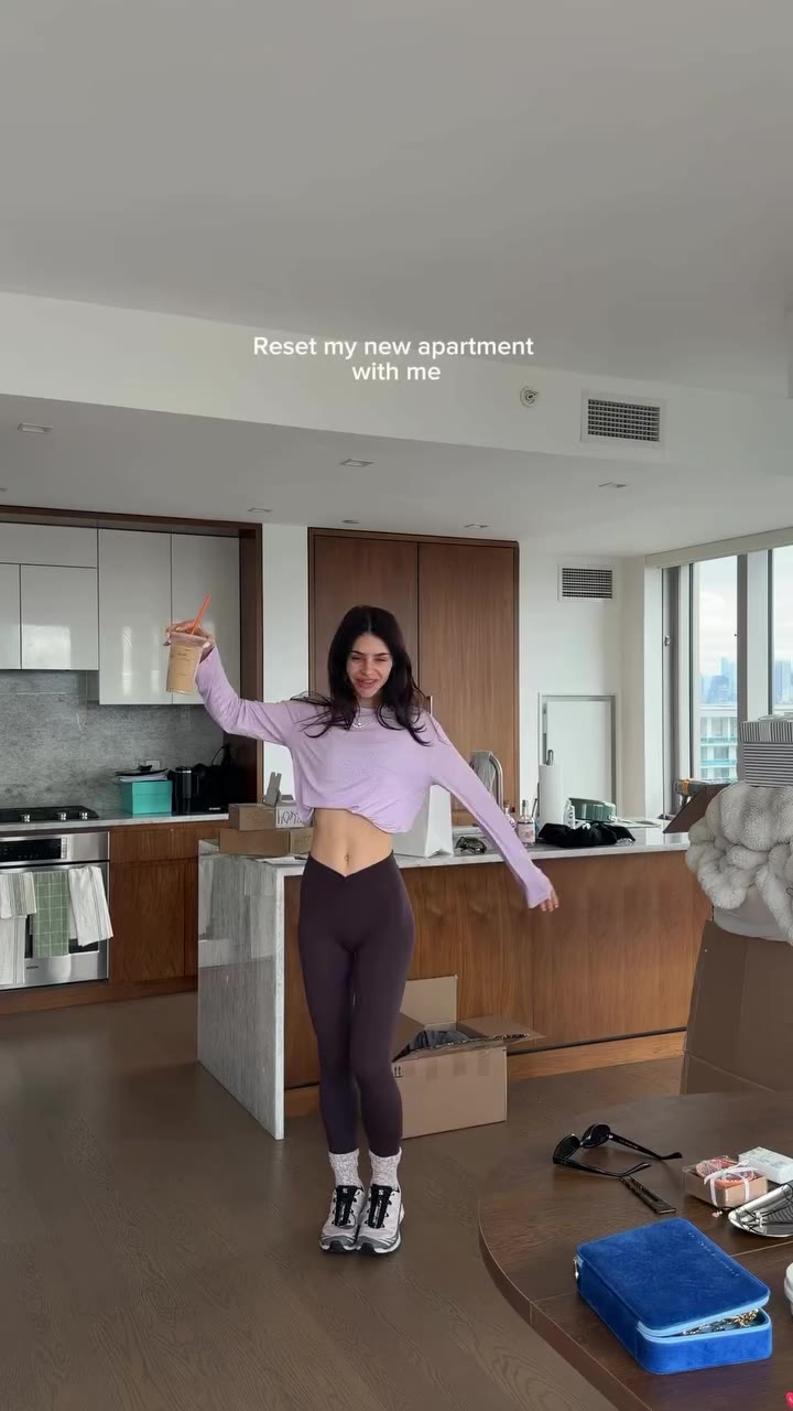 Hi new apartment!!! We're still in boxes lol but lmk if you like this new…