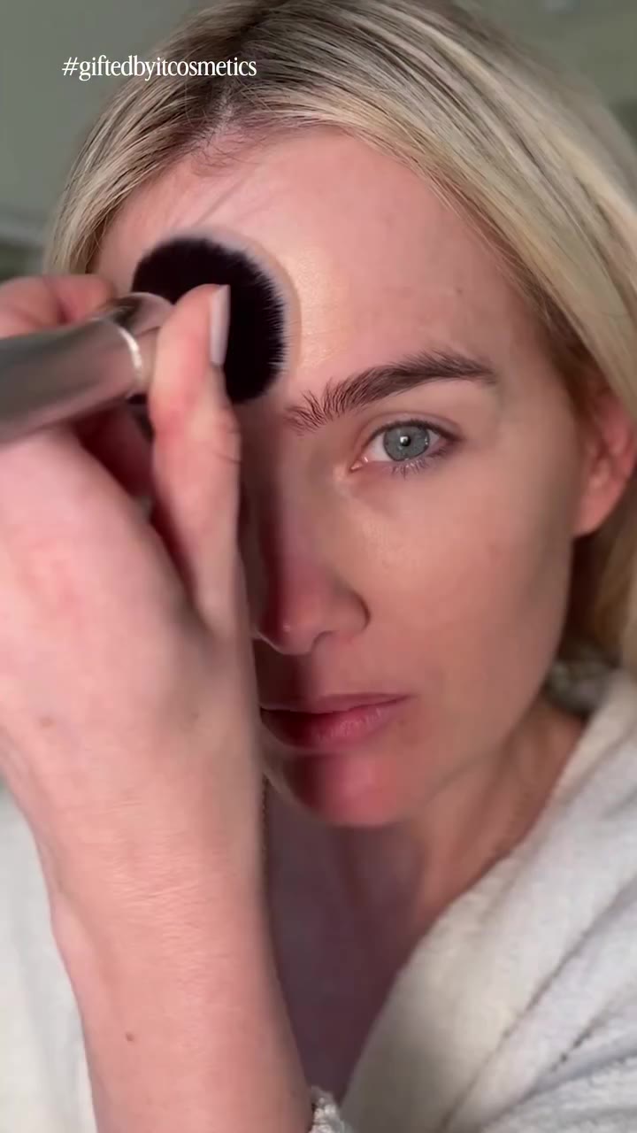 Skincare meets effortless coverage. Catch a closer look at the 92% skincare…