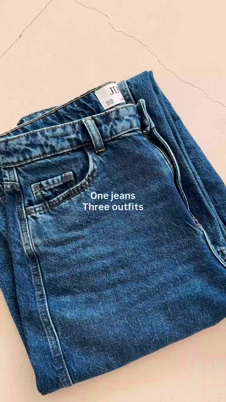 Eén denim piece, drie looks. Van casual tot gekleder, deze jeans past zich…
