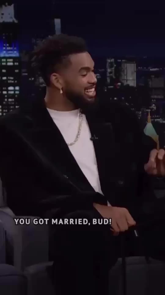 “She’s a 12 outta 10.” 💎💍💒 Jimmy Fallon encourages a blushing smile from…