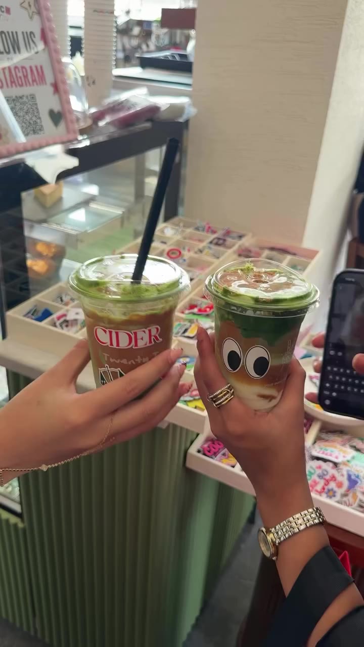 يوم من أجواء العودة للدراسة اللي للحين ما اكتفينا منه 🍵📚🍎 Still not over…