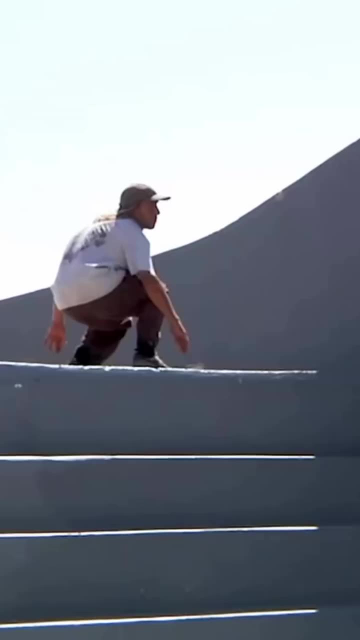 @simonbannerot fs wallride from @volcomskate ‘Road Tested: Greece’ 📹…