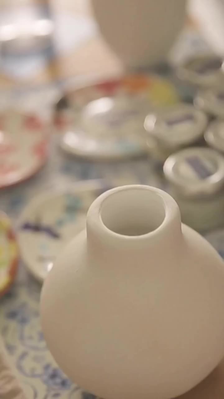 What does a hand-painted plate have to do with Agua Bendita? Quite a lot…