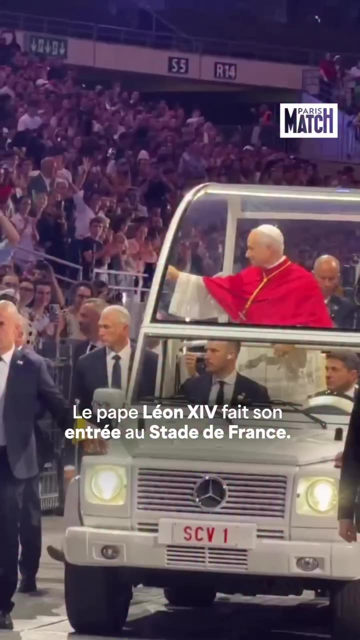 Le pape Léon XIV fait son arrivée au Stade de France pour une grande veillée…