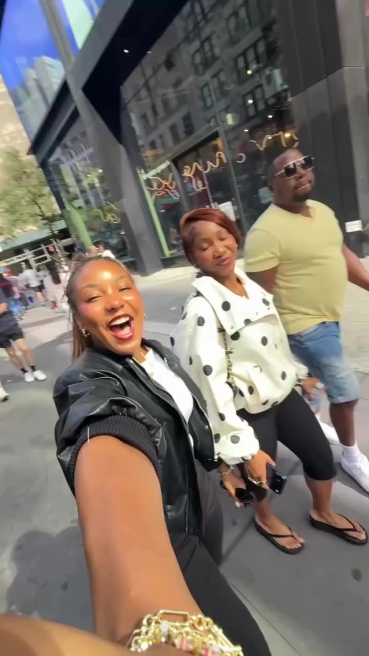 SPEND THE DAY WITH US IN NYC!!!🌟🗽🍎🚕￼ I swear this vlog just turned into a…