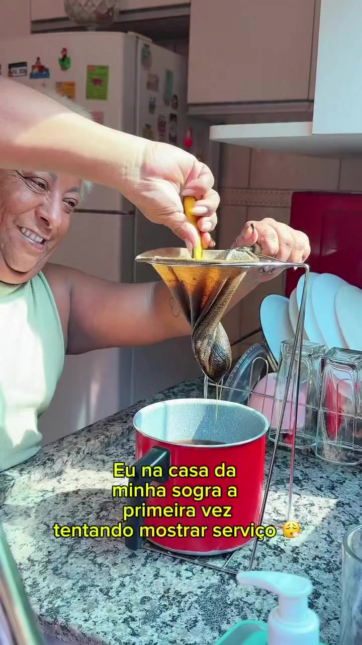 Passando um cafezinho pra minha sogra da vez. 😮‍💨☕️ #Patixa #Meme #PatixaTelo