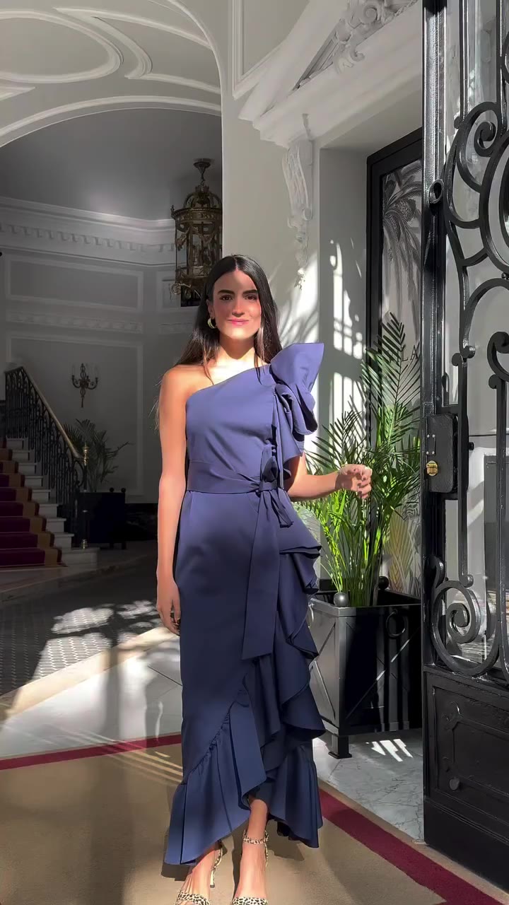 The art of being the perfect guest. Vestido Leandro ✨ Ya disponible online y…
