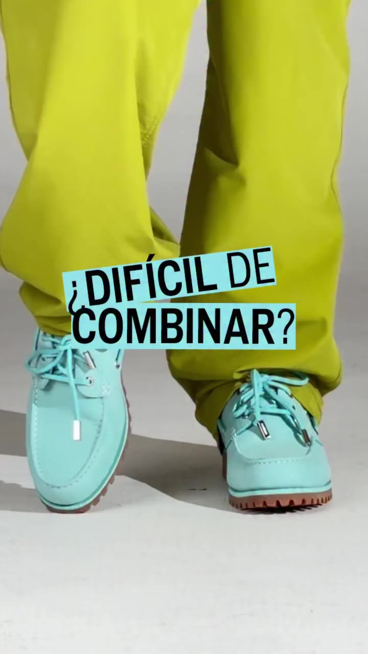 Mientras veíamos los nuevos @jacquemus x @timberland_mx en azul laguna 🩵 we…