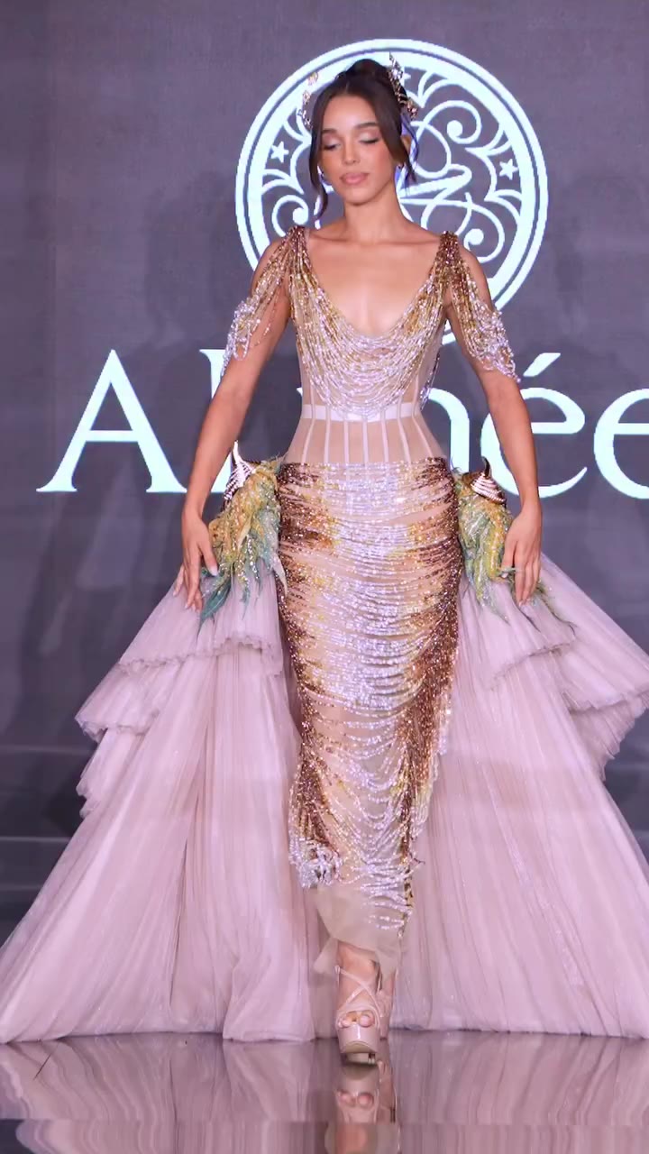 Witness Miss Dominican Republic model @melissaxnunez walk for designs by…