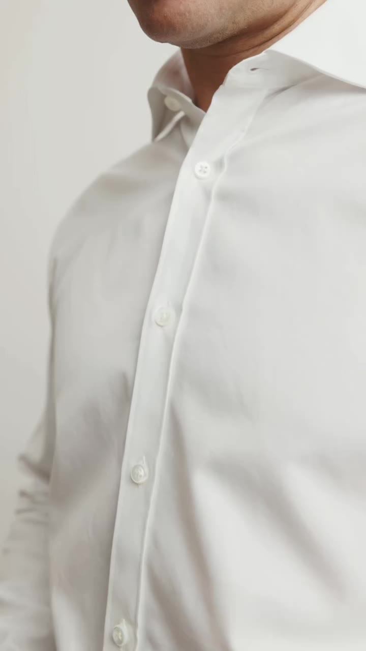 Heritage, with a modern purpose. The Thomas Mayes Lewin shirt draws on years…