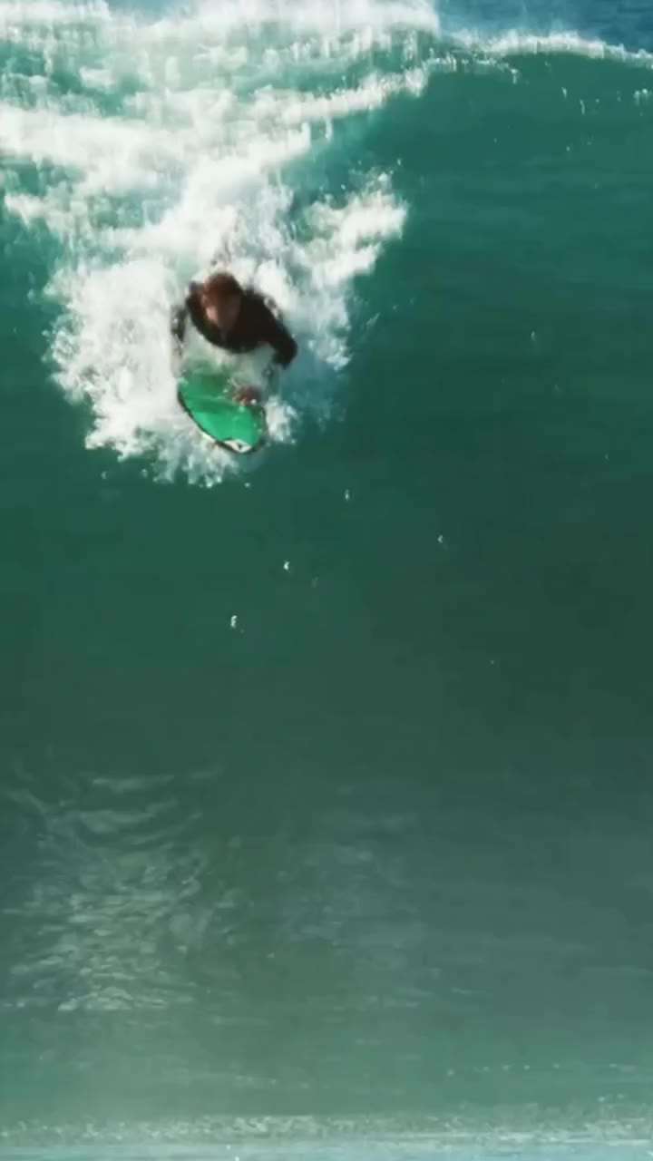 Caveman goin’ left! @keanumiller 🔥 🎥 @jaydenmorleyy #Volcom #TrueToThis