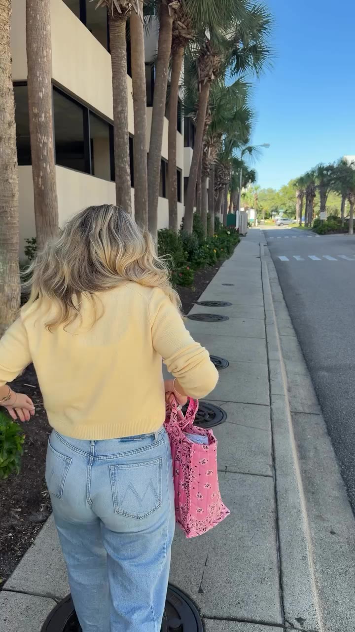 Fall at the beach outfit !!! ⛱️ #beachoutfit #fallbeachoutfit what to wear in…