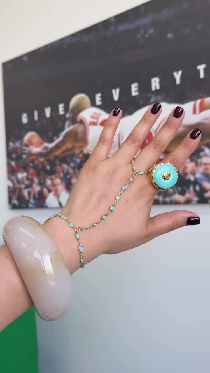 She’s not a bracelet. She’s not a ring. She’s the whole damn moment. 💅🏽✨✨✨…