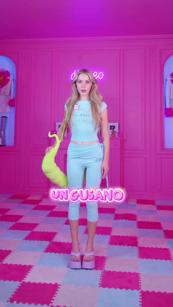 Mi bolso oruga para el tercer look de Fashion Week de Milán 🐛 qué color…