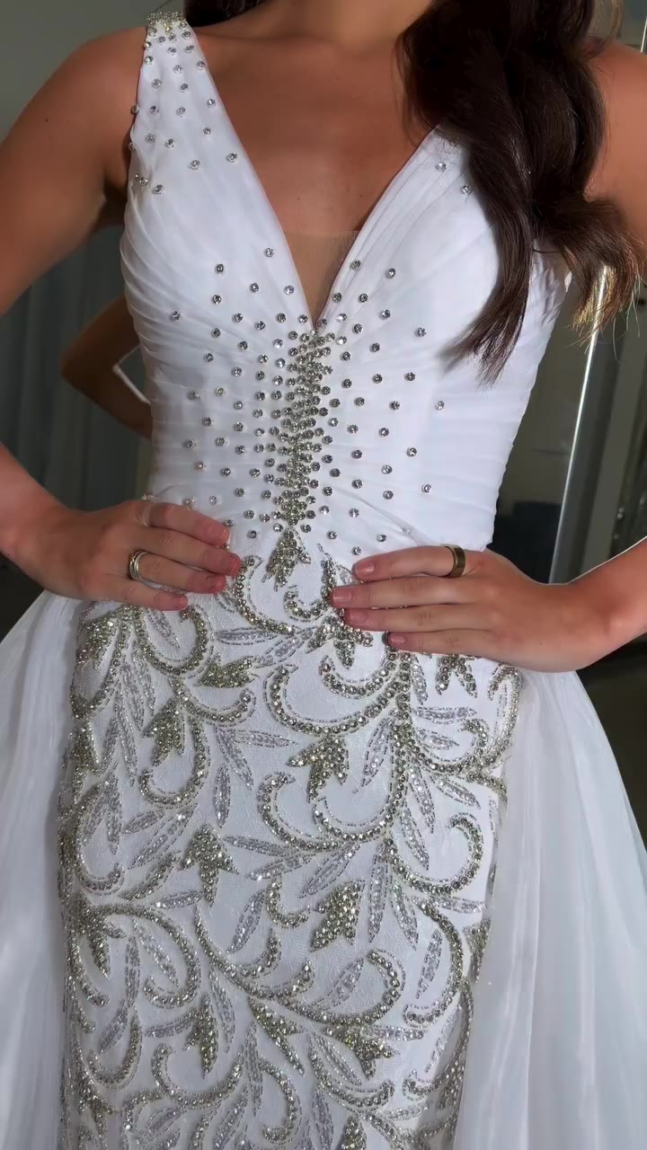 MIA BELLA EXCLUSIVE 🤍✨ This STUNNING gown is truly one of a kind and…