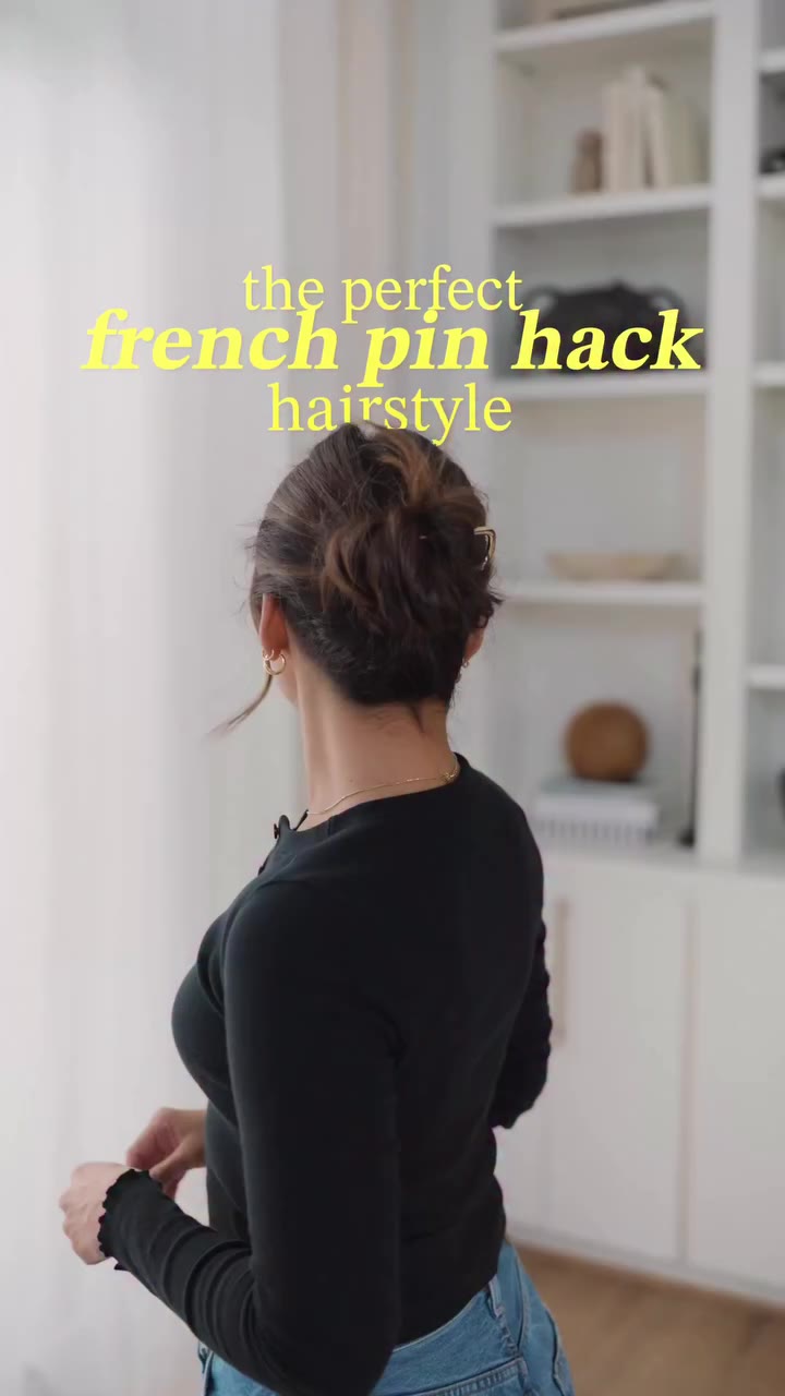 the easiest hair hack for that messy effortless look 💁🏽‍♀️ #frenchpin…