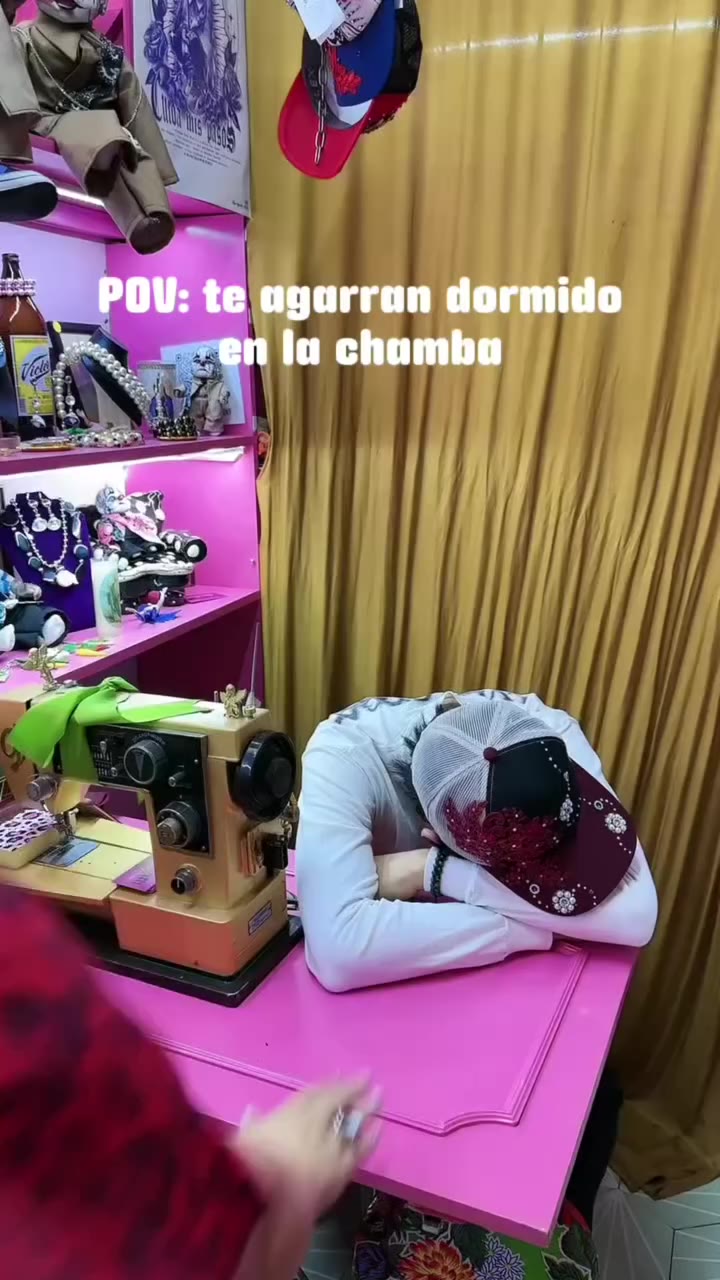 Cuando ya es viernes y te agarran dormido en la chamba 🤣 Vengan a visitarnos…