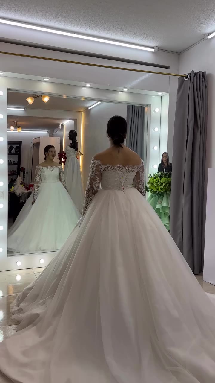 Bride Valeria 🤍 Hermosa y dulce, casi lista para su momento más especial 💍…
